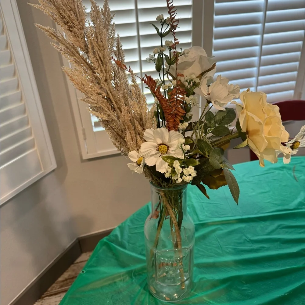 FAUX FLOWERS!No Sun ☀️ or water 💦 needed!See pic 4 more details & measurements